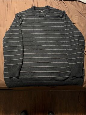 Men's Crewneck Striped Sweater in Charcoal Gray - Unknown Brand